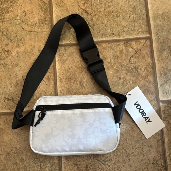 NWT Vooray Quinn Belt Bag - Picture 2 of 5